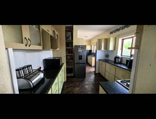 3 BEDROOM HOUSE FOR SALE IN DANA BAY